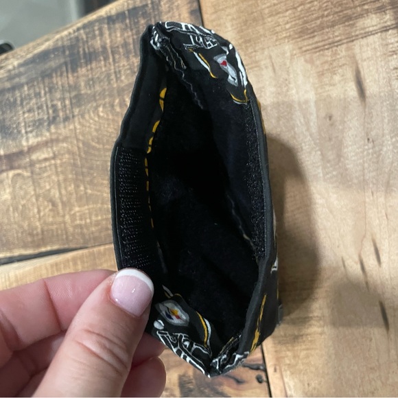 Lot of NWT Pittsburgh Steelers earrings with bonus Velcro cloth bag - Picture 4 of 4